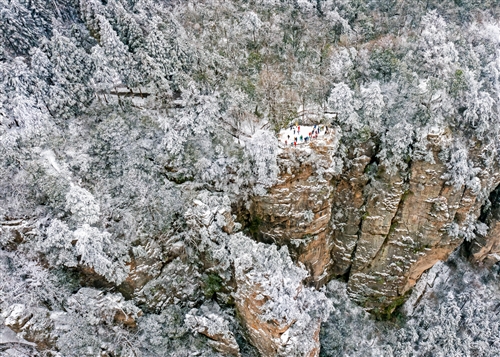 《雪峰美景醉人》