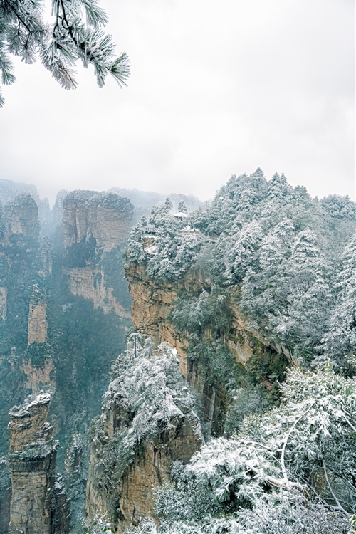 《峰林雪景》