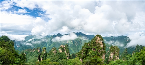 《峰林翠绿云雾飘》