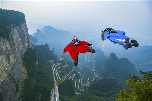 《飞越天门山》