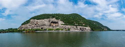 龙门石窟全景图
