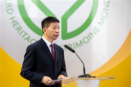 王洪斌主持开幕式