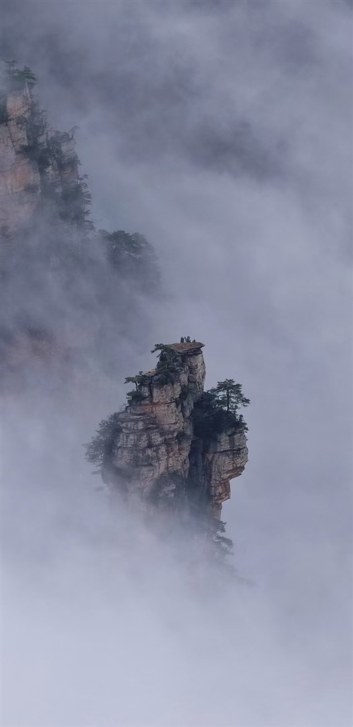雾锁峰林