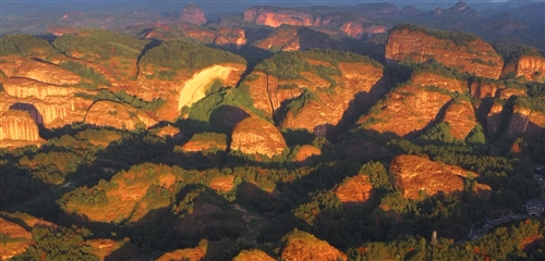 中国丹霞龙虎山